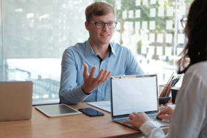 Hoe voert u op de juiste wijze een beoordelingsgesprek?