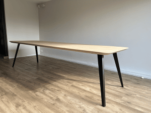 Zoekt u ook een eiken tafel op maat?