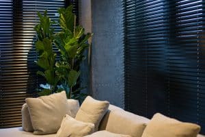 Decoreer je ramen met trendy houten jaloezieën zwart